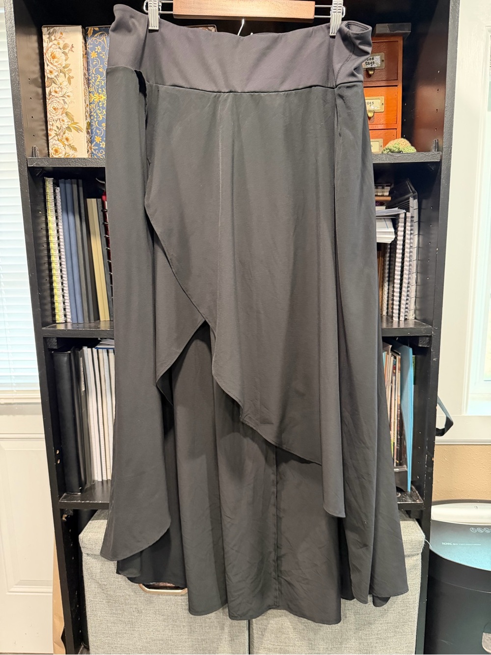 HALARA Black Asymmetrical High-Low Skirt